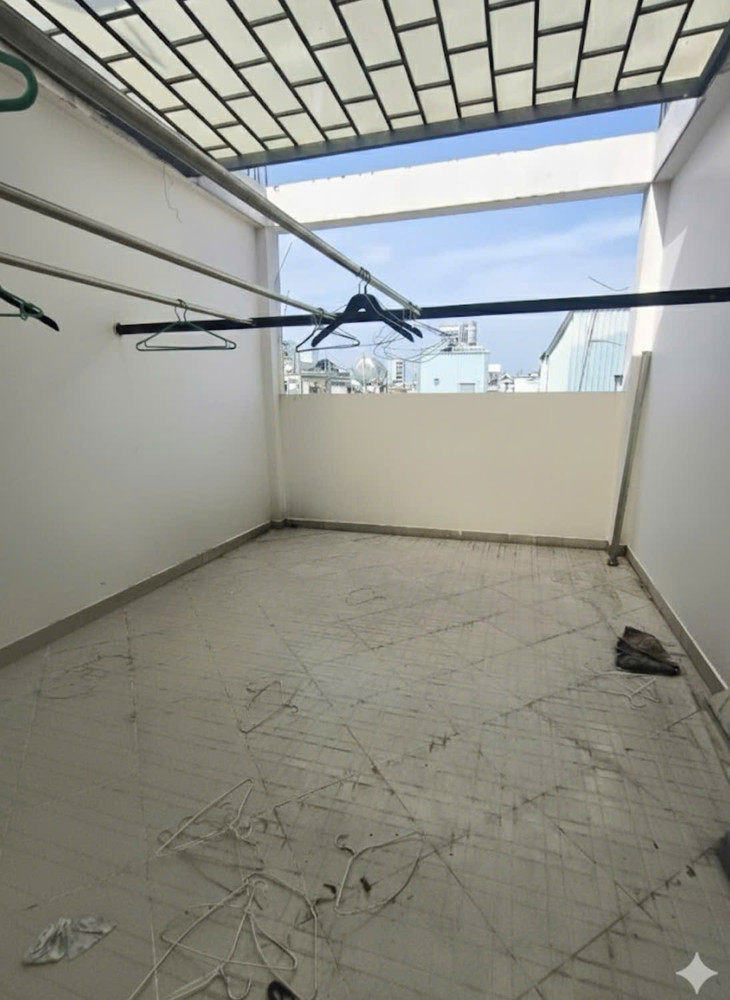 Nhà bán Tân Bình – hẻm xe hơi Cách Mạng Tháng 8 – sát Công viên Lê Thị Riêng