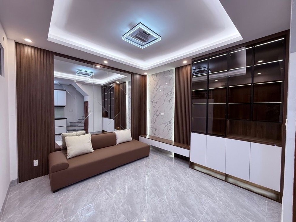 Bán Nhà Xuân La Dt 23M X5 Tầng 6,950 Tỷ 40M Ô Tô Tránh,Ngõ Thông,Full Nội Thất