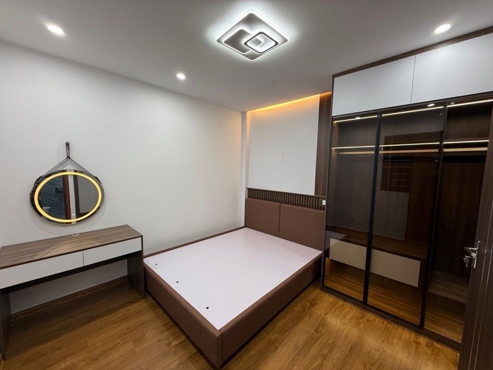 Bán Nhà Xuân La Dt 23M X5 Tầng 6,950 Tỷ 40M Ô Tô Tránh,Ngõ Thông,Full Nội Thất