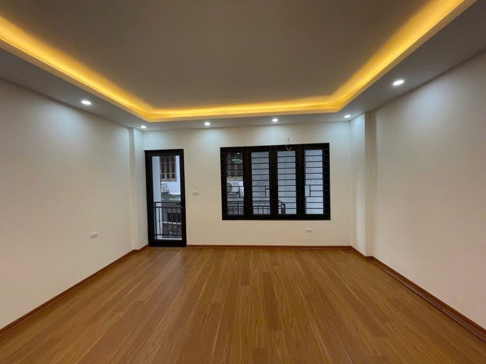 BÁN NHÀ HỒNG TIẾN LONG BIÊN,OTO ĐỖ CỬA,NGÕ THÔNG,THANG MÁY.43M