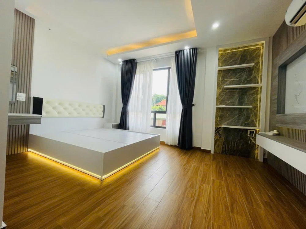 Chính Chủ BánNgôi Nhà Đẹp Ô Tô đỗ cửa Thang Máy Xịn – Cạnh Phùng Khoang 9,25 Tỷ SĐT 0972.078.667