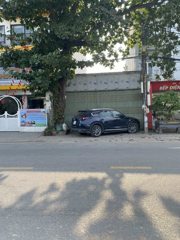 Đất cạnh đại học lao động xã hội