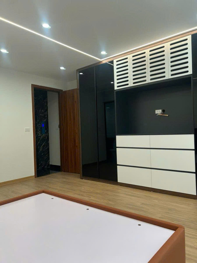 Bán nhà Cổ Linh 40m 6 tầng thang máy MT4.5m ô tô hơn 11 tỷ