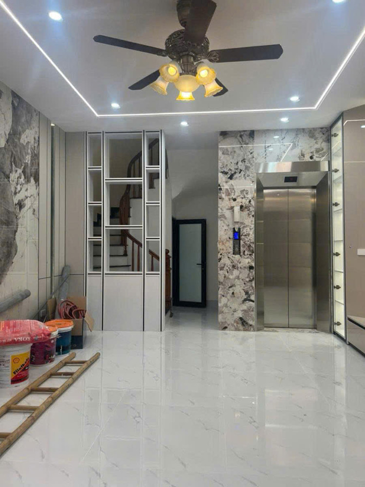 Bán nhà Cổ Linh 40m 6 tầng thang máy MT4.5m ô tô hơn 11 tỷ