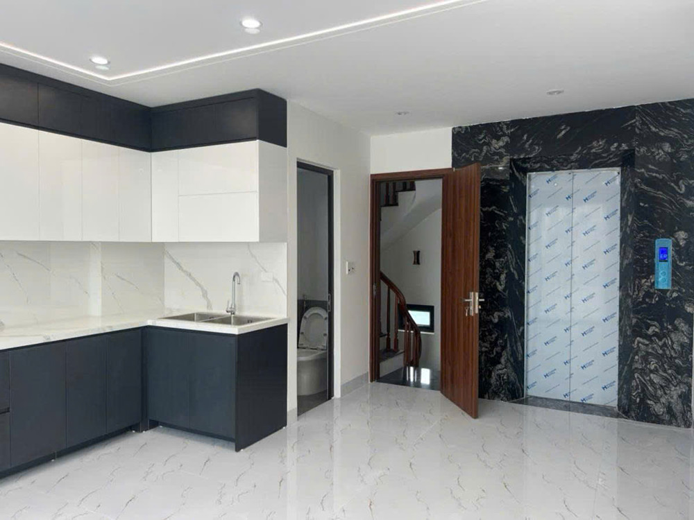 Bán nhà Cổ Linh 40m 6 tầng thang máy MT4.5m ô tô hơn 11 tỷ