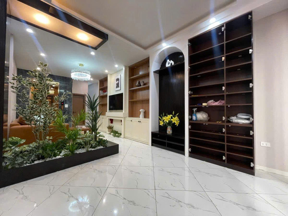 Bán nhà Nguyễn Văn Linh 35m 6 tầng thang máy 20m ra ô tô tránh hơn 9 tỷ