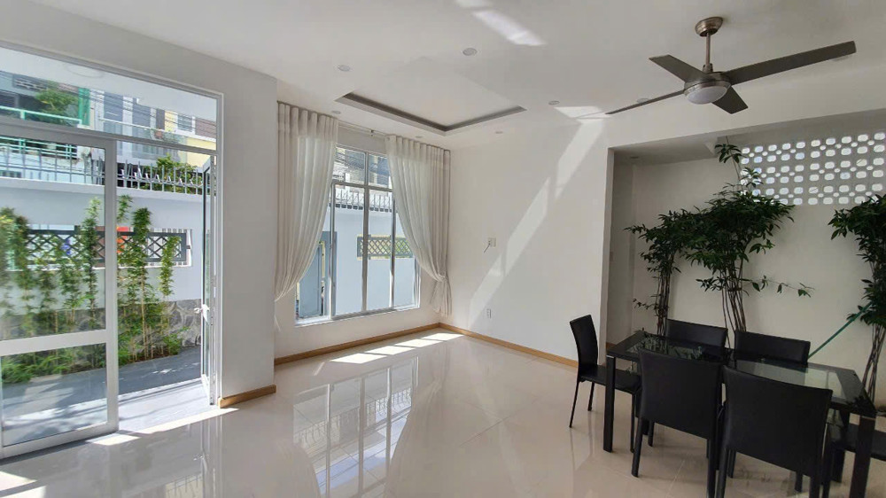 Căn Góc Hai Mặt Tiền Thoáng Đẹp Ngay Trung Tâm Nha Trang