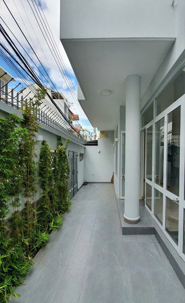 Căn Góc Hai Mặt Tiền Thoáng Đẹp Ngay Trung Tâm Nha Trang