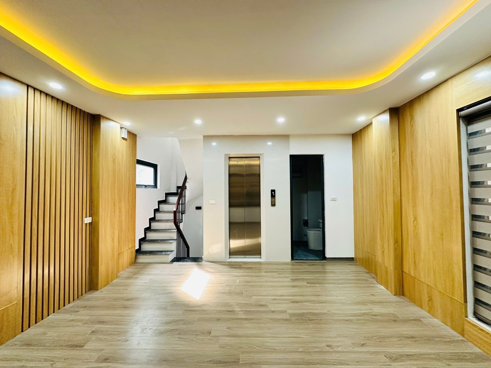 Bán Nhà Vũ Thạnh 32m2. 7 tầng. mặt tiền 6.6m. giá 12.2 tỷ Đống Đa Hà Nội