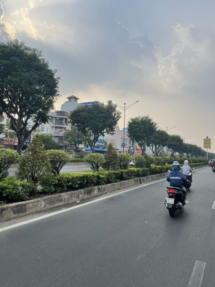 Bán nhà mặt tiền 24x40m giá 109 tỷ Đường Trường Chinh