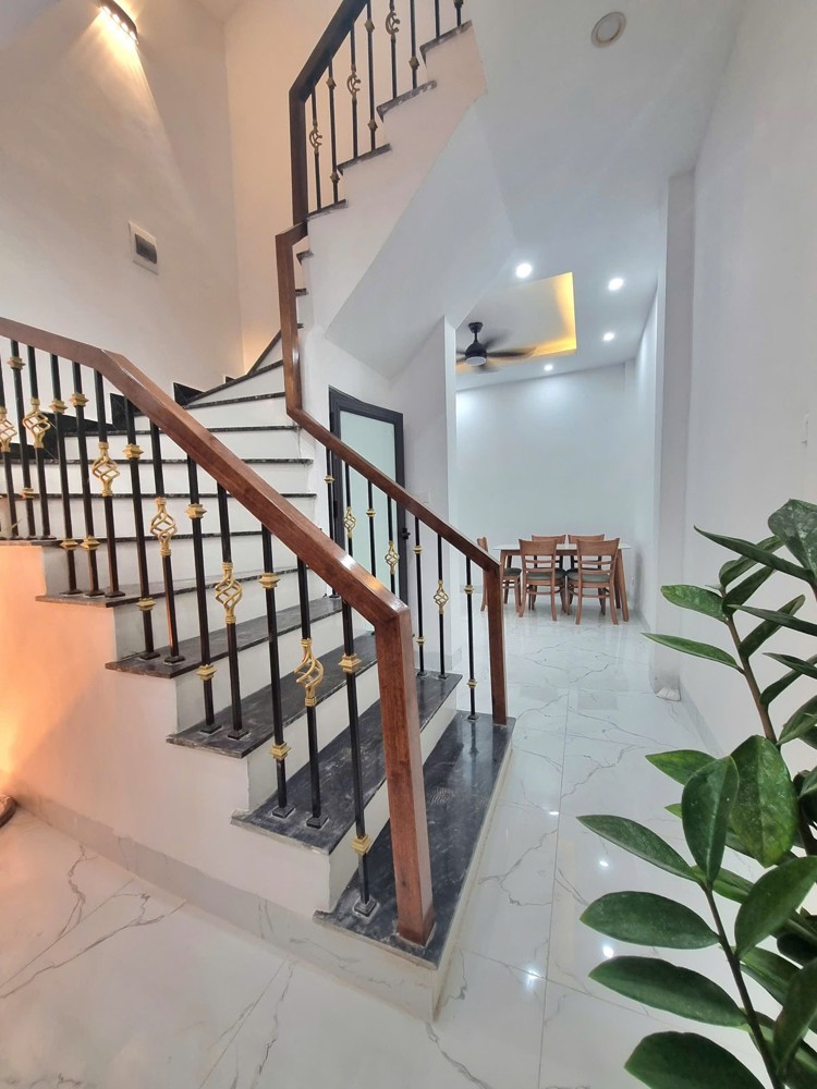 Bán Nhà mới Ngõ 168 Kim Giang-34m*5tầng-Cạnh Khu Đô thị-Gần Đại học Thăng Long. 8,6 tỷ