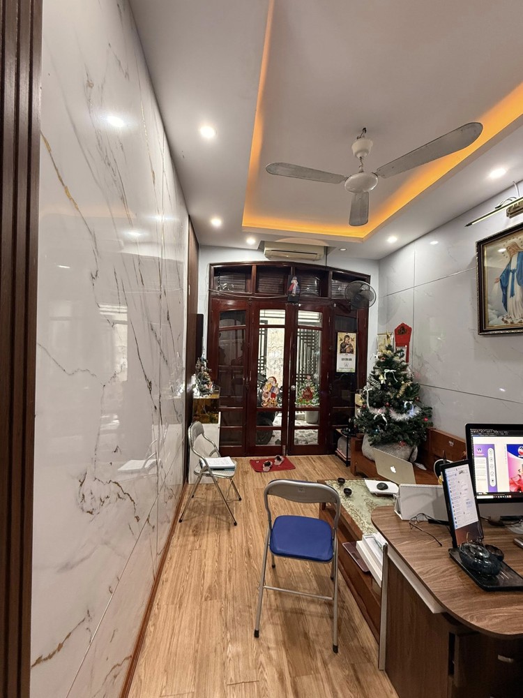 Bán Nhà mới Ngõ 168 Kim Giang-40m*3tầng-Cạnh Khu Đô thị-Gần Đại học Thăng Long. 9,7 tỷ