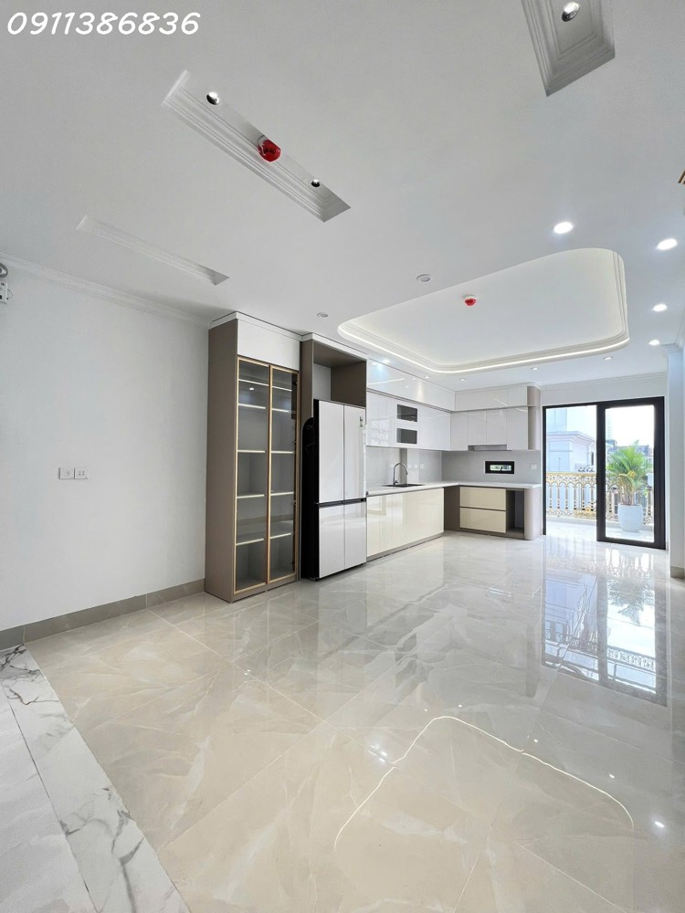 Ô tô Phân lô Nhà đẹp Trần Quốc Hoàn 40/45m 7T Thang máy, hơn 21 tỷ trung tâm Cầu Giấy