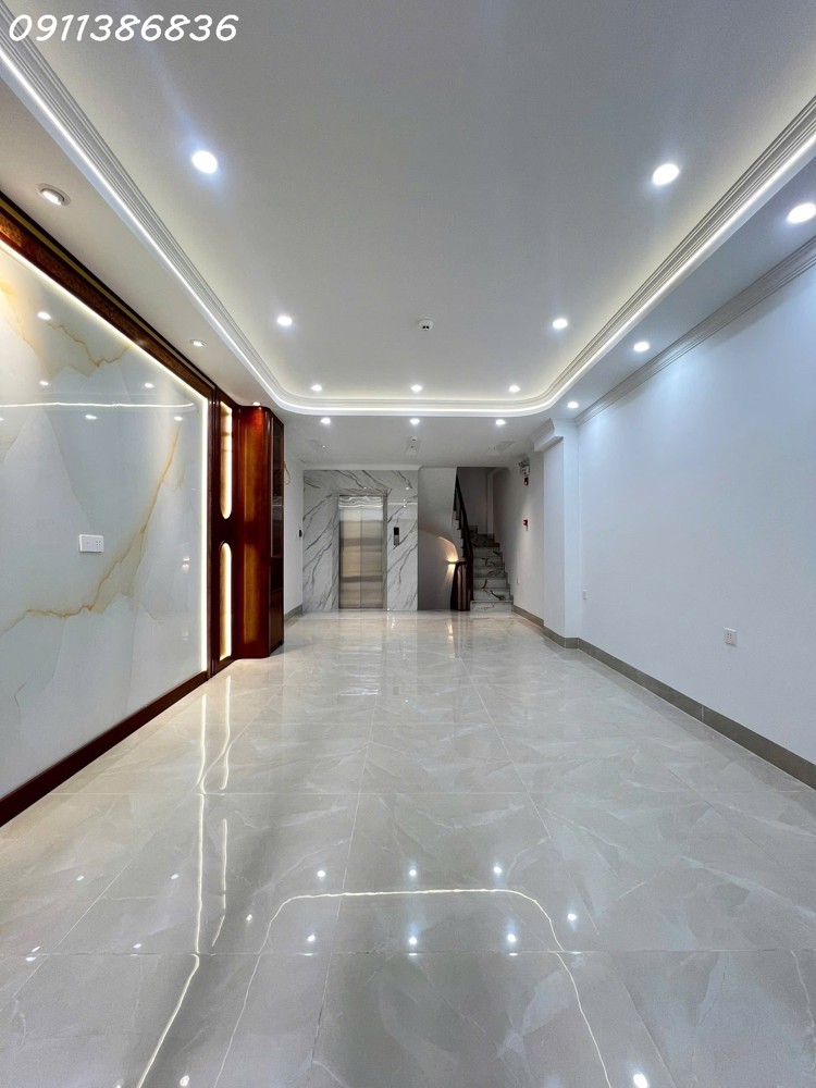 Ô tô Phân lô Nhà đẹp Trần Quốc Hoàn 40/45m 7T Thang máy, hơn 21 tỷ trung tâm Cầu Giấy