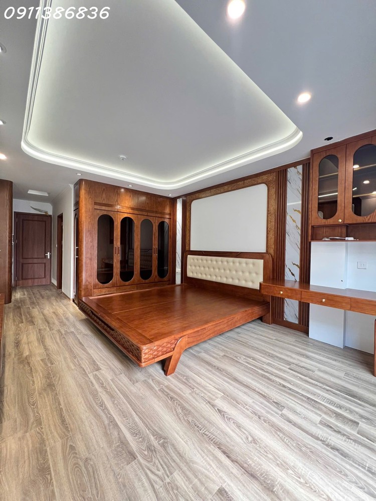 Ô tô Phân lô Nhà đẹp Trần Quốc Hoàn 40/45m 7T Thang máy, hơn 21 tỷ trung tâm Cầu Giấy