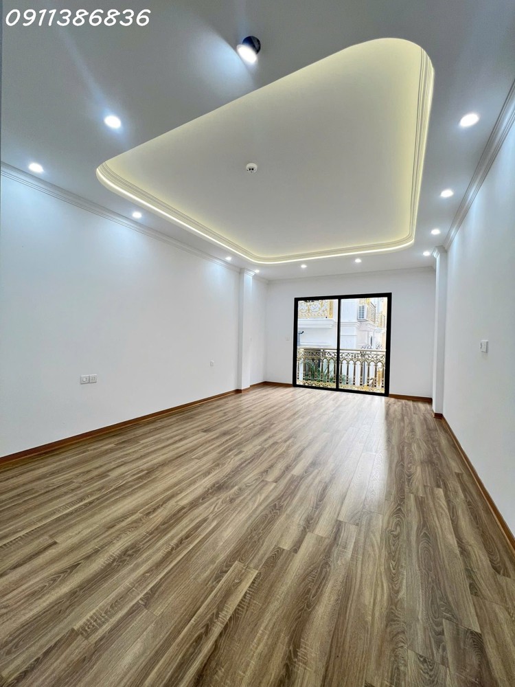 Ô tô Phân lô Nhà đẹp Trần Quốc Hoàn 40/45m 7T Thang máy, hơn 21 tỷ trung tâm Cầu Giấy