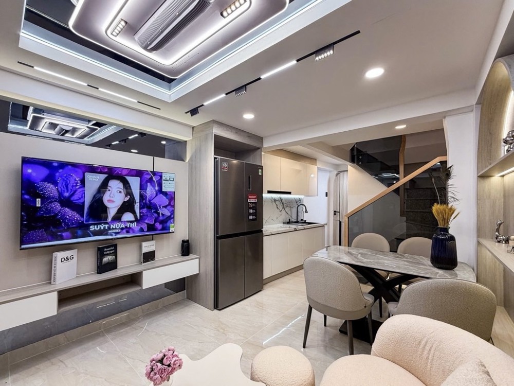 🌸 NHÀ MỚI 4 TẦNG SIÊU ĐẸP CMT8 20M2 (3X7) 3PN 3WC - 4.69 TỶ