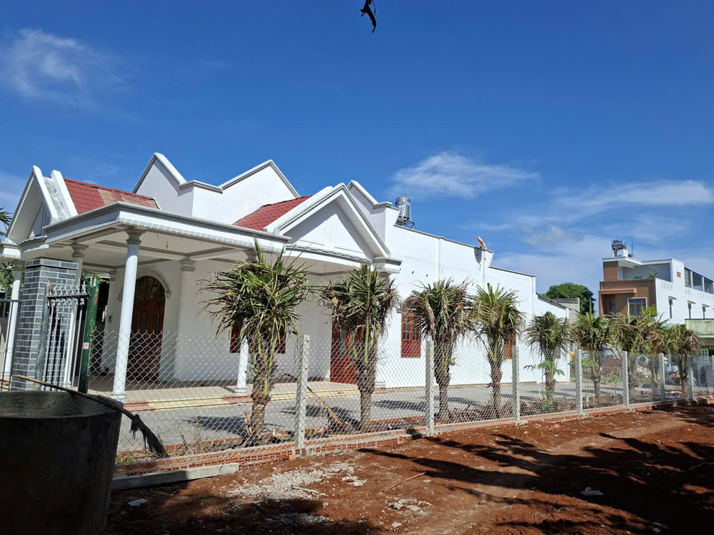 Mình muốn bán căn nhà y hình tại trung tâm hòa long. Dt 450m2. 60 thổ. 15x30