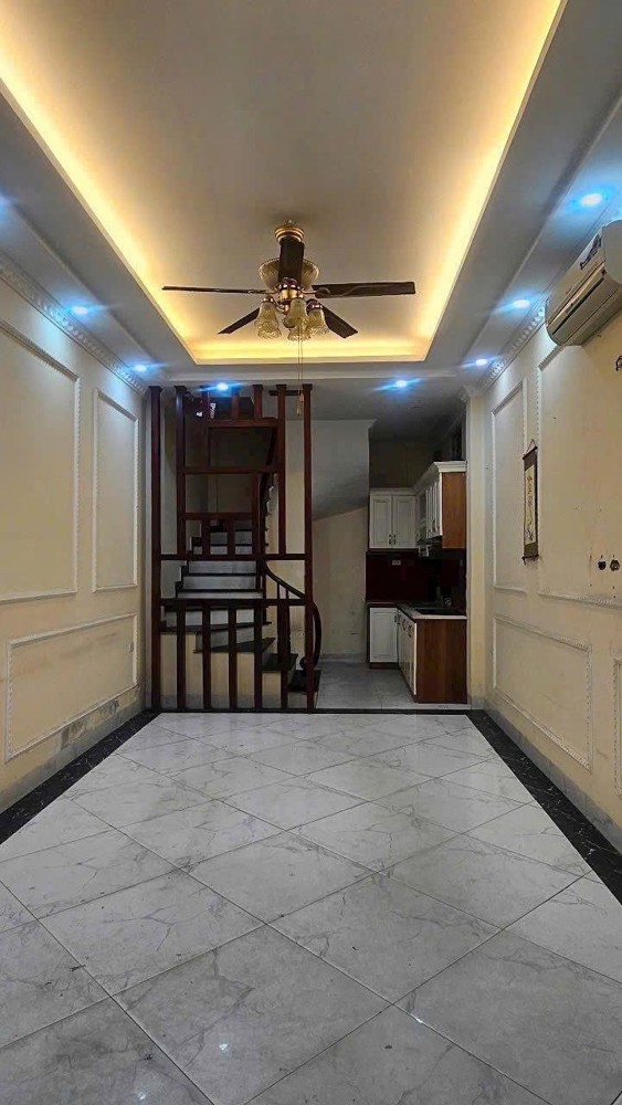 Bán Nhà Đường 8/3. 35/38m2. 5 tầng. mặt tiền 3.7m. giá 8.2 Tỷ Hai Bà Trưng Hà Nội