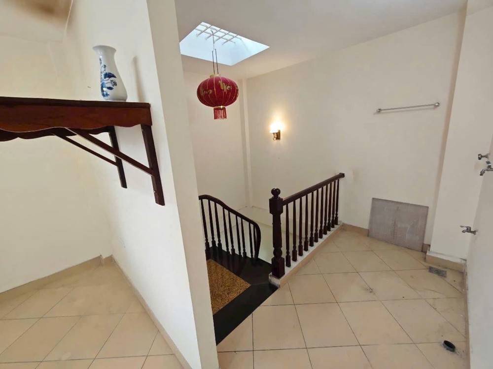 Bán Nhà Đường 8/3. 35/38m2. 5 tầng. mặt tiền 3.7m. giá 8.2 Tỷ Hai Bà Trưng Hà Nội