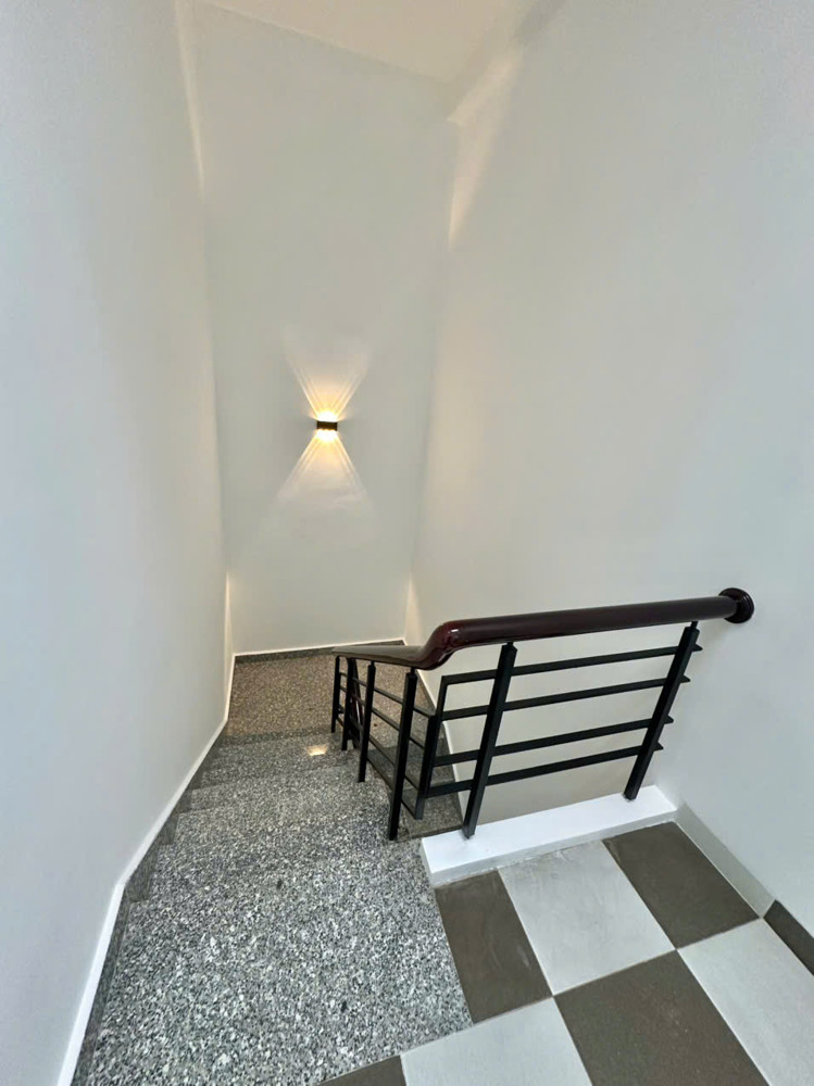 Bán Nhà 2 tầng + lửng mặt tiền đường Trương Định - Tp Nha Trang Diện tích 52m2 Giá bán 9,9 tỷ bớt