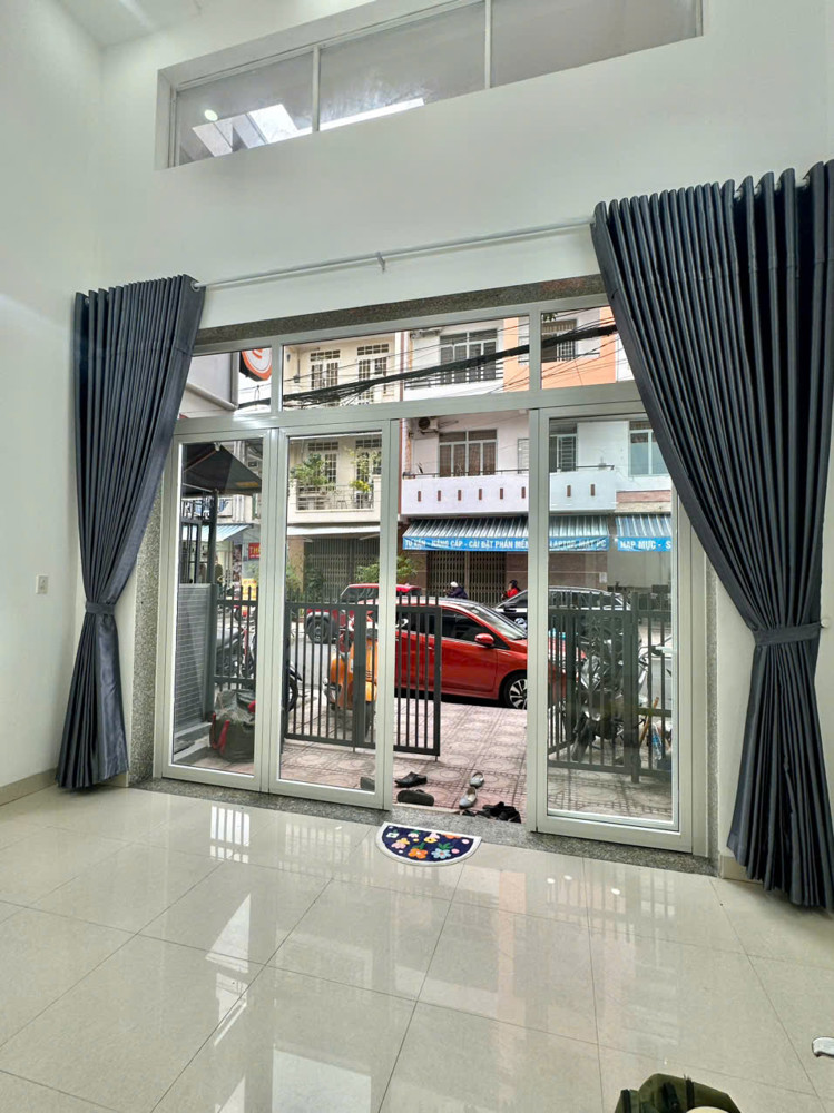 Bán Nhà 2 tầng + lửng mặt tiền đường Trương Định - Tp Nha Trang Diện tích 52m2 Giá bán 9,9 tỷ bớt