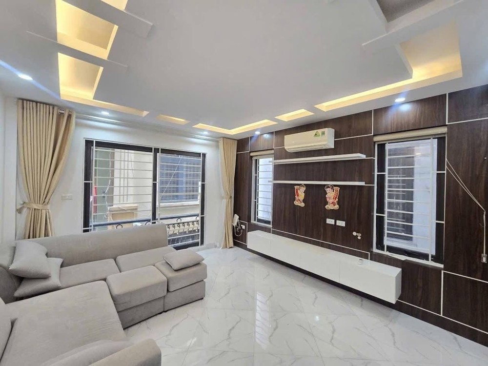 Bán Nhà Đường 8/3. 33m2. 5 tầng. mặt tiền 4.1m. giá 8 Tỷ Hai Bà Trưng Hà Nội