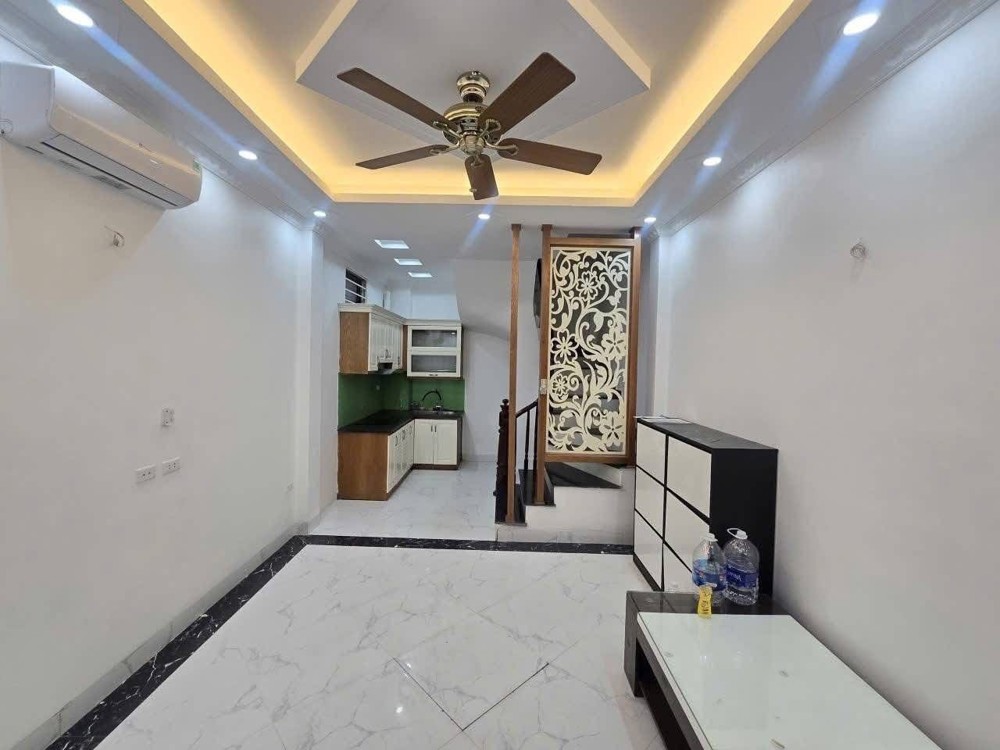 Bán Nhà Đường 8/3. 33m2. 5 tầng. mặt tiền 4.1m. giá 8 Tỷ Hai Bà Trưng Hà Nội