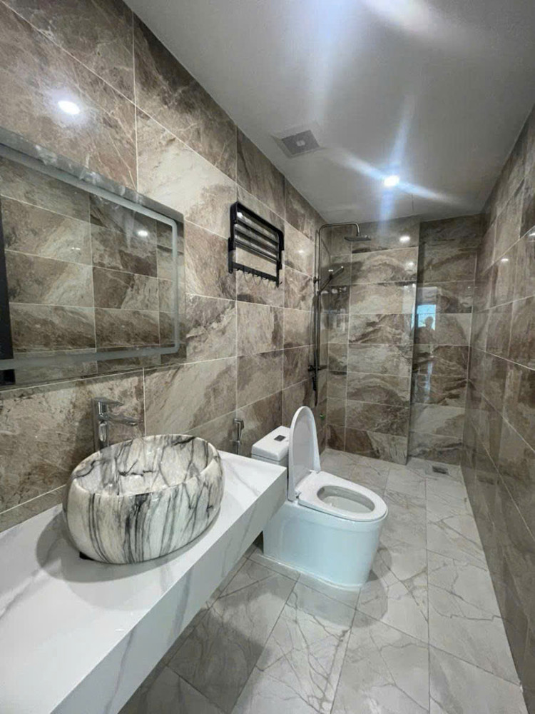 Bán nhà Cổ Linh 45m 6 tầng MT4.5m thang máy đối diện Aeon Mall hơn 13 tỷ