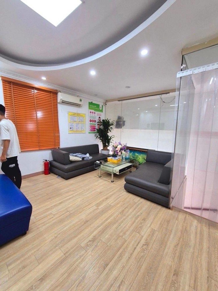 Bán nhà mặt phố Khương Đình, HN, DT 50 m2, 6 tầng, Mt 5.5 m, giá bán 17 tỷ 🔥Mô tả: Nhà 2 mặt tiền