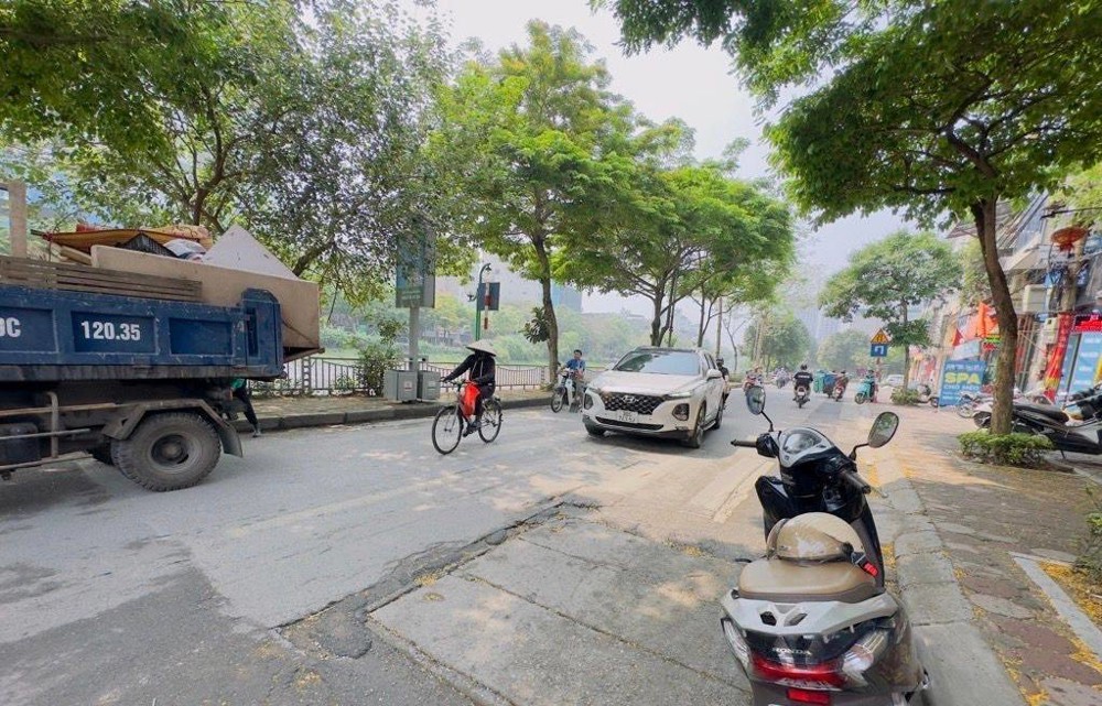 Bán nhà mặt phố Khương Đình, HN, DT 50 m2, 6 tầng, Mt 5.5 m, giá bán 17 tỷ 🔥Mô tả: Nhà 2 mặt tiền