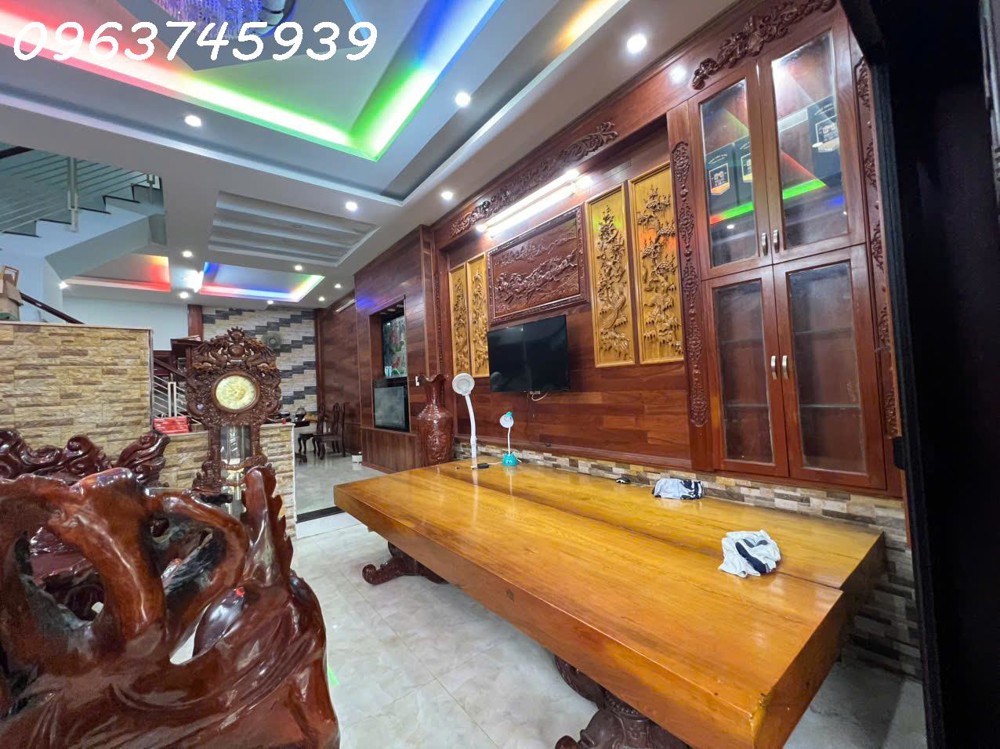 Nhà Nội Thất Gỗ Cao Cấp, 114M2, 3 Tầng, 8.25 Tỷ, Hiệp Bình Phước