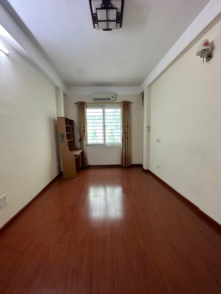 Cần bán nhà vị trí đẹp phố Hồng Tiến, quận Long Biên. Khu vực trung tâm, dân trí cao, tiện ích đầy