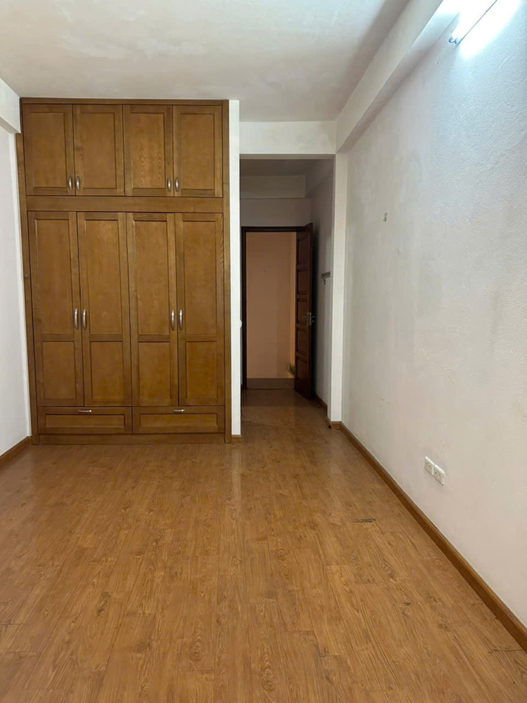 Cần bán nhà vị trí đẹp phố Hồng Tiến, quận Long Biên. Khu vực trung tâm, dân trí cao, tiện ích đầy