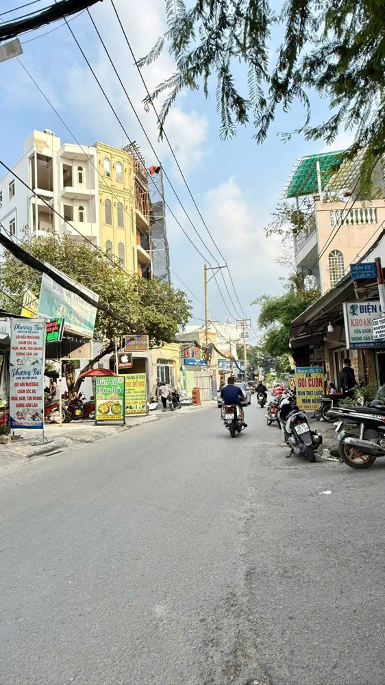 Bán nhà Mặt tiền Nguyễn Tư Giản - gần Emart Phan Huy Ích, 4,1x14m, Cấp 4- tiện xây, 7,5 tỷ