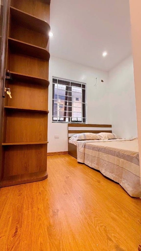 căn hộ tập thể tầng 2  hoàng quốc việt DT 65m giá 4,18 tỷ full nội thất