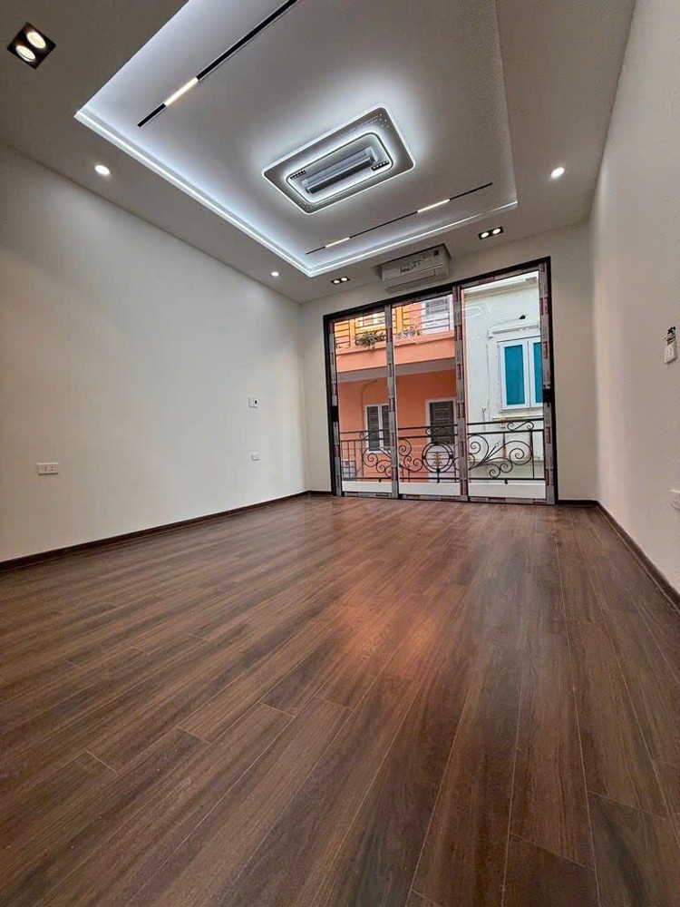 BÁN NHÀ NGỌC THUỴ LONG BIÊN,OTO ĐỖ CỔNG,,DÂN XÂY,FULL NỘI THẤT,52M NHỈNH 13 TỶ