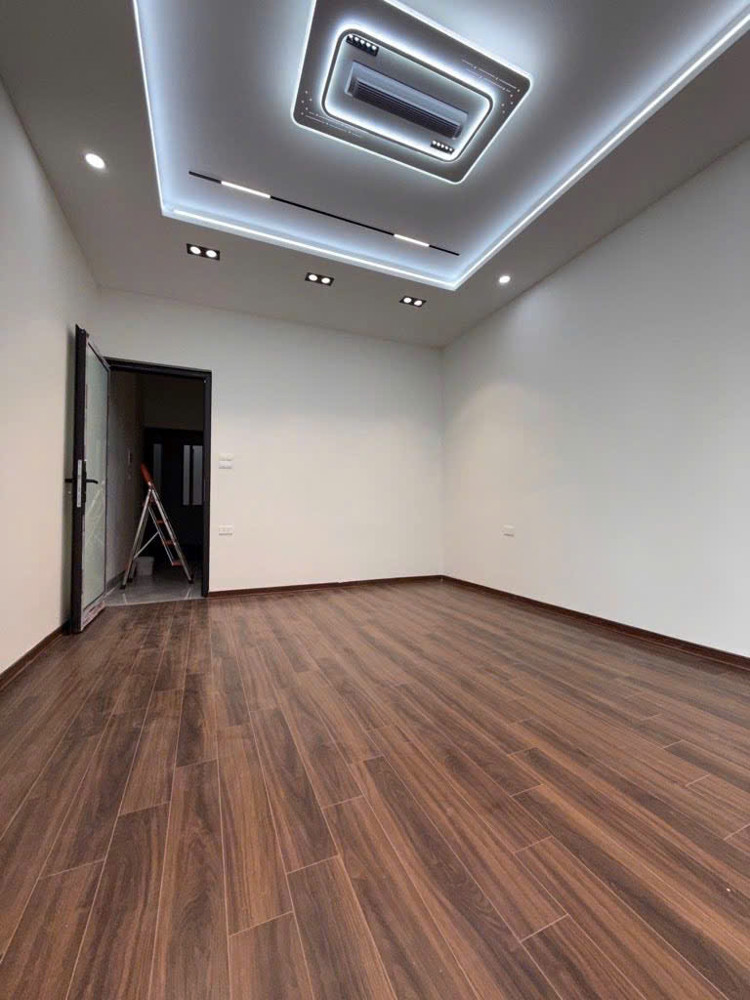 BÁN NHÀ NGỌC THUỴ LONG BIÊN,OTO ĐỖ CỔNG,,DÂN XÂY,FULL NỘI THẤT,52M NHỈNH 13 TỶ