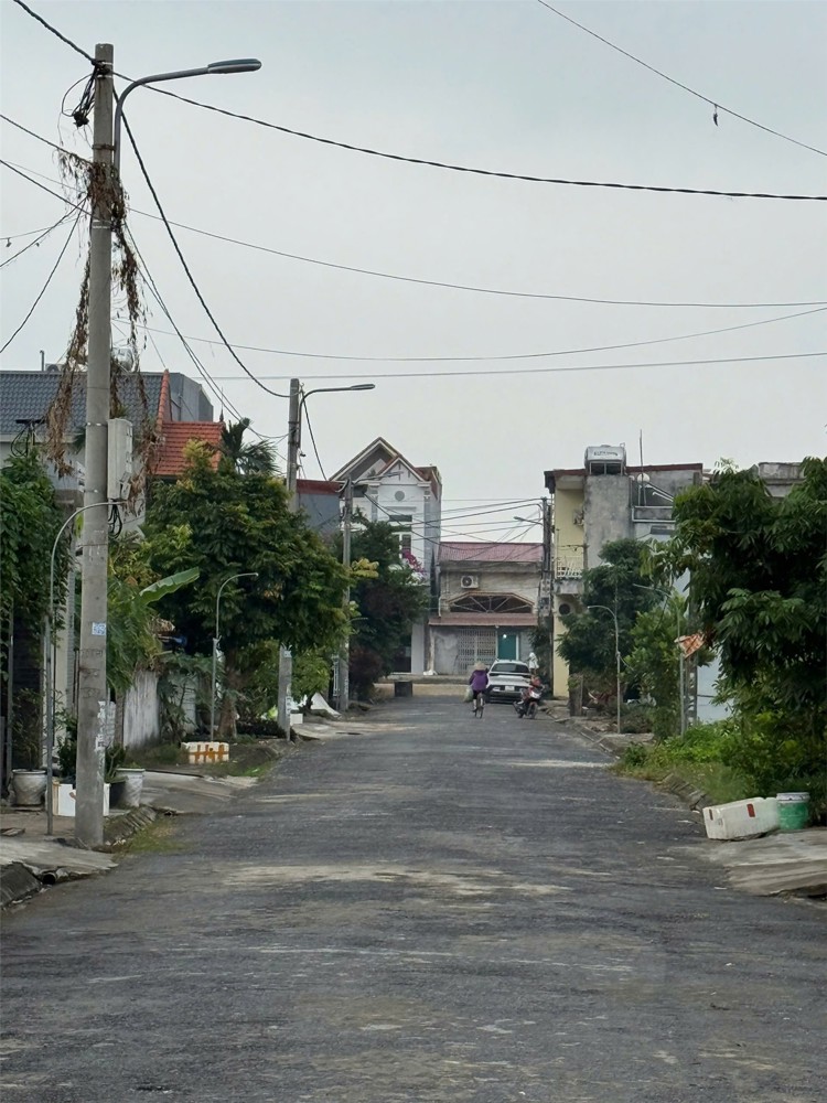 ĐẤT NGÕ 183 TÂN THÀNH  ĐƯỜNG 10M – HƯỚNG ĐÔNG  GIÁ CHỈ 2.X TỶ – HÀNG ĐẸP HIẾM  ZALO 0567 222 555