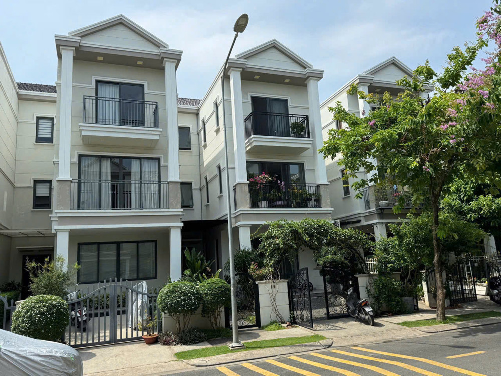 Bán nhà phố liền kề trệt 3 lầu giá cực tốt - khu compound bảo vệ 24\24 full nội thất