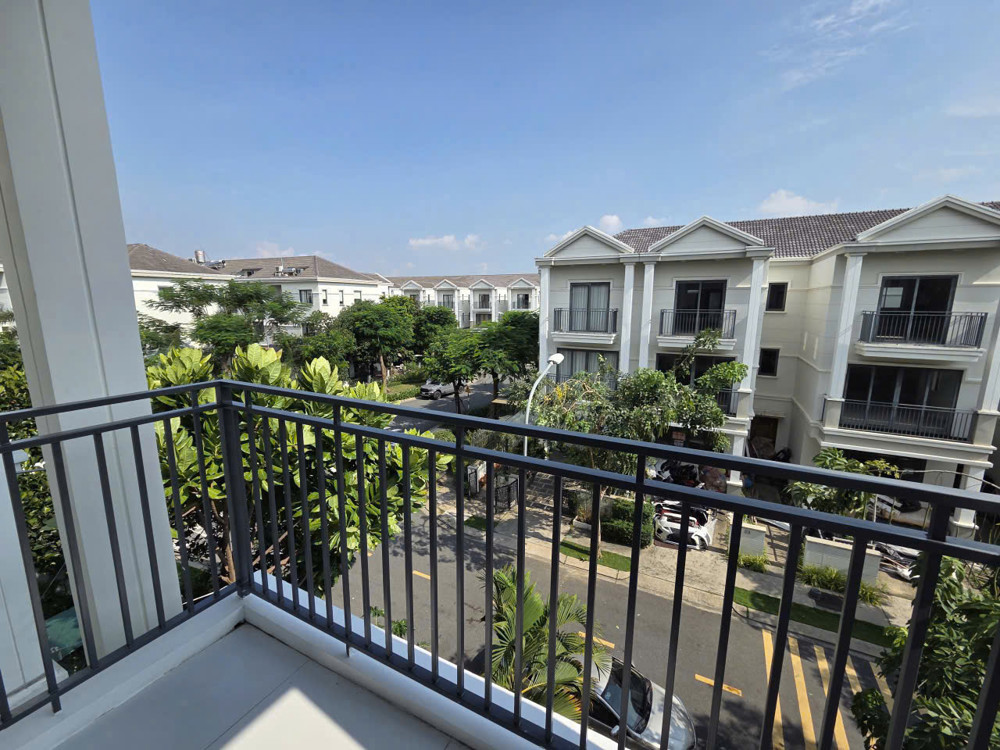 Bán nhà phố liền kề trệt 3 lầu giá cực tốt - khu compound bảo vệ 24\24 full nội thất