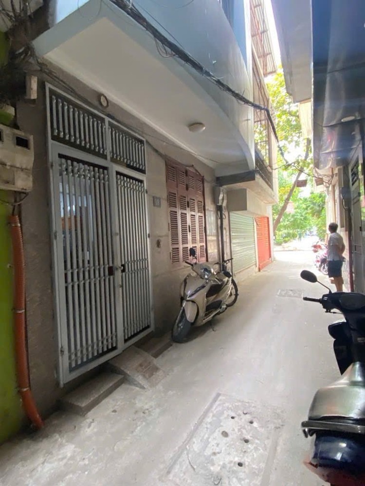 Bán nhà Hoàng Cầu 42/46m2.  5 tầng. mặt tiền 5.6m. giá 17.2 Tỷ Đống Đa Hà Nội