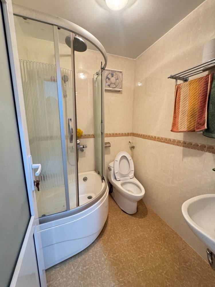 Bán nhà Hoàng Cầu 42/46m2.  5 tầng. mặt tiền 5.6m. giá 17.2 Tỷ Đống Đa Hà Nội