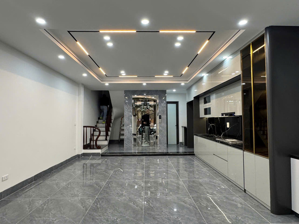 BÁN NHÀ MỚI FULL NỘI THẤT Ô TÔ ĐỖ CỬA- VÀO NHÀ Bát Khối 55m2 X 6 Tầng 13.2 tỷ Long Biên