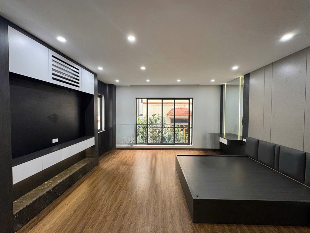 BÁN NHÀ MỚI FULL NỘI THẤT Ô TÔ ĐỖ CỬA- VÀO NHÀ Bát Khối 55m2 X 6 Tầng 13.2 tỷ Long Biên