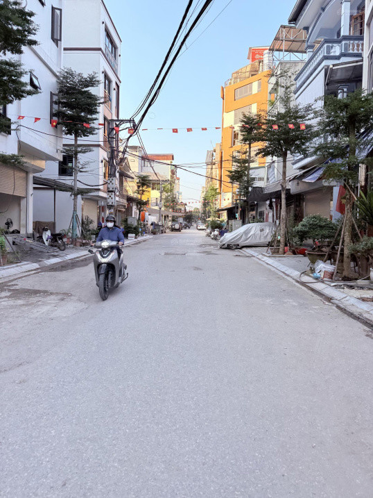 Bán Nhà Nhật Chiêu Tây Hồ - 210M 9 Tầng Thang Máy Ô Tô Tránh Vỉa Hè View Hồ Ở Cho Tây Thuê Ổn Định