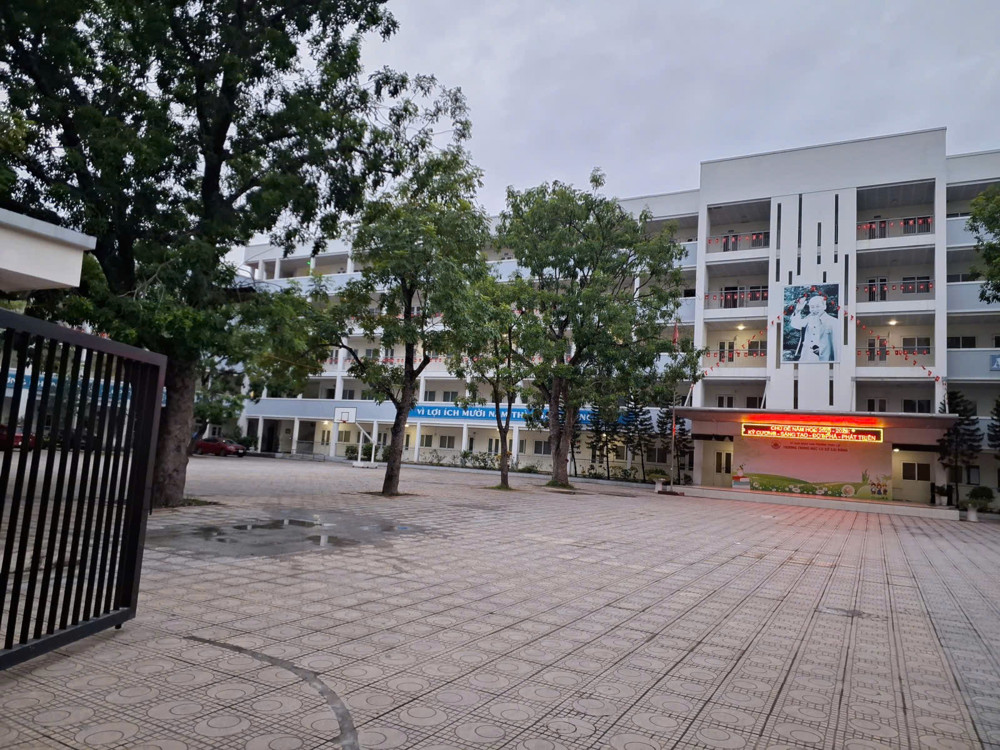 Nhà Đẹp Phân Lô Ô Tô Đỗ Cửa- Vào Nhà Phố Nguyễn Văn Linh 65M2 , 7 Tầng X19.5 Tỷ Long Biên- Hà Nội