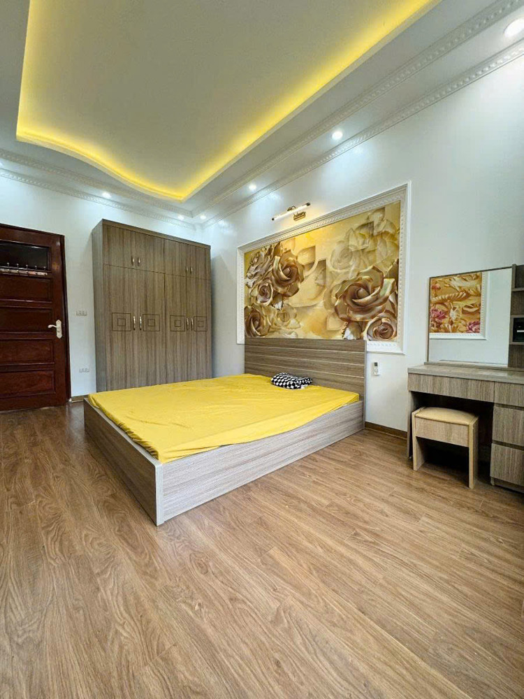 Bán nhà Phố Trạm 30m 5 tầng ô tô qua hơn 8 tỷ