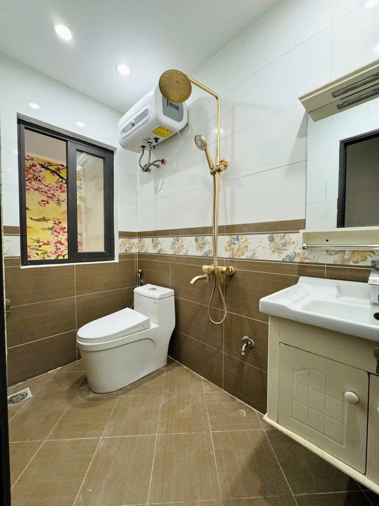 Bán nhà Phố Trạm 30m 5 tầng ô tô qua hơn 8 tỷ