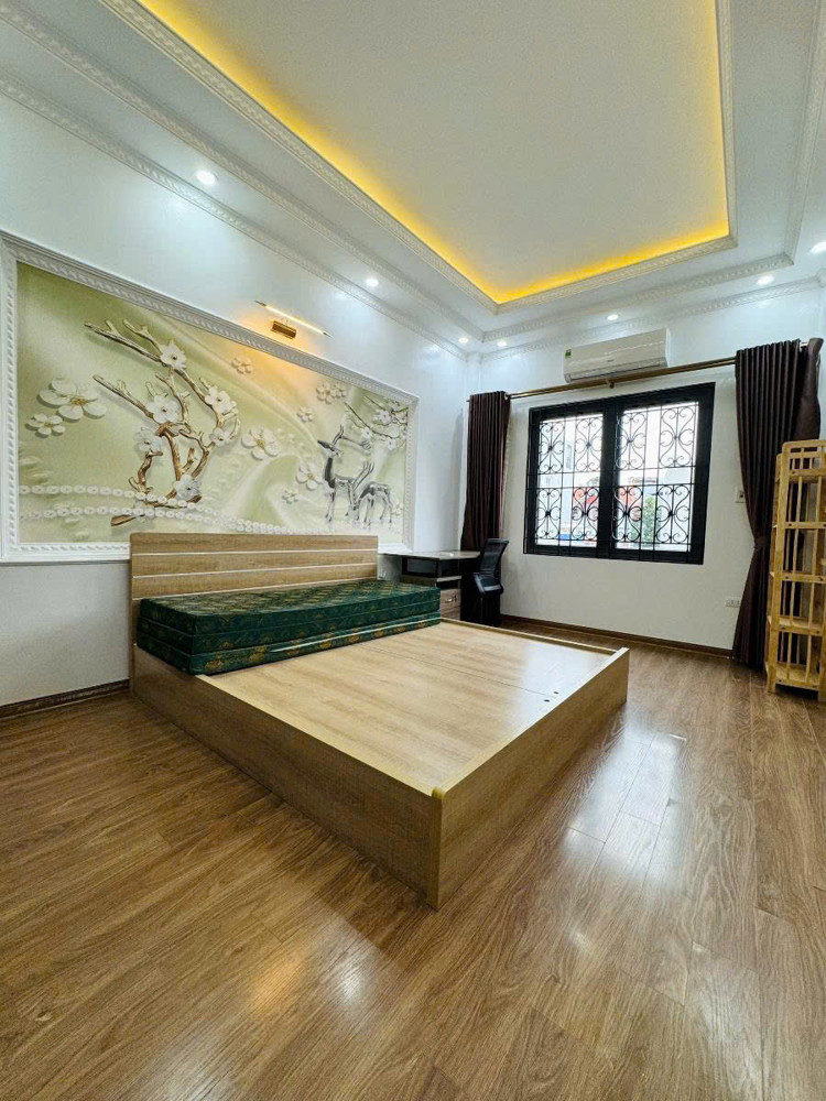 Bán nhà Phố Trạm 30m 5 tầng ô tô qua hơn 8 tỷ